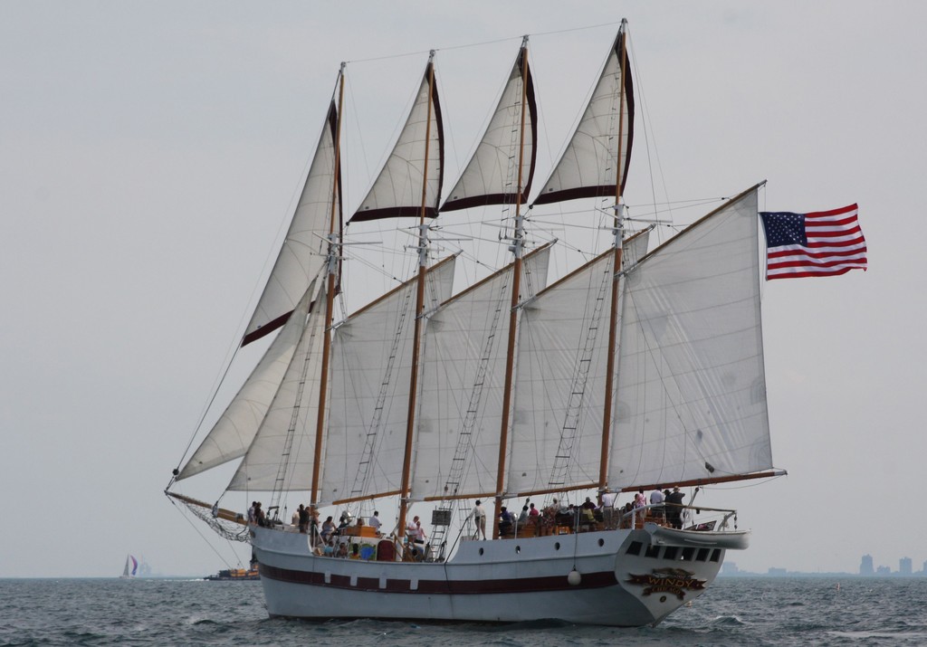 A head boat enjoys the start of the Cruising divisions © Event Media